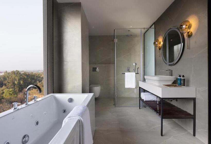 فندق Mercure Chandigarh Tribune Chowk