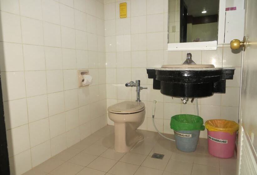 هتل Paragon Suites