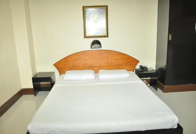 هتل Paragon Suites