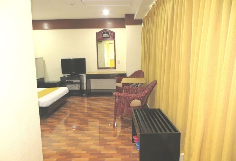 هتل Paragon Suites