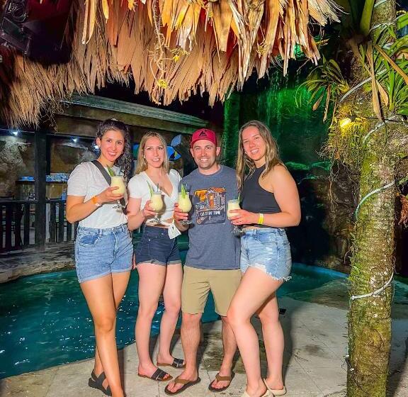 فندق Poshtel Arenal