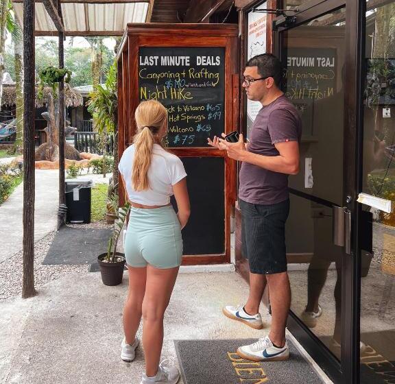 فندق Poshtel Arenal