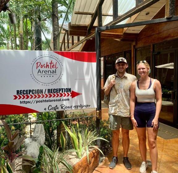 فندق Poshtel Arenal