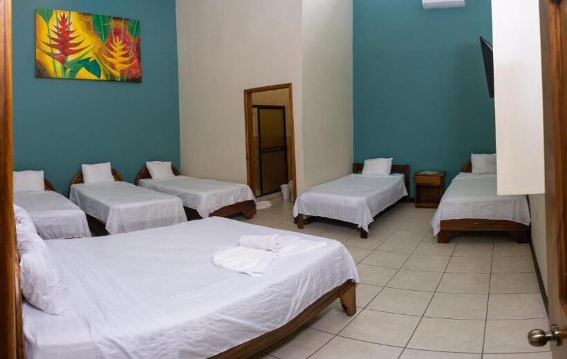 فندق Poshtel Arenal