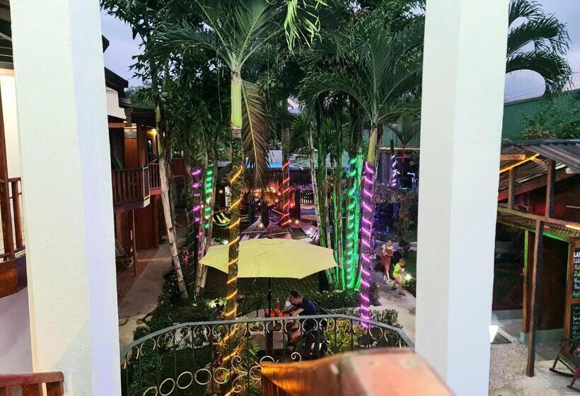 فندق Poshtel Arenal