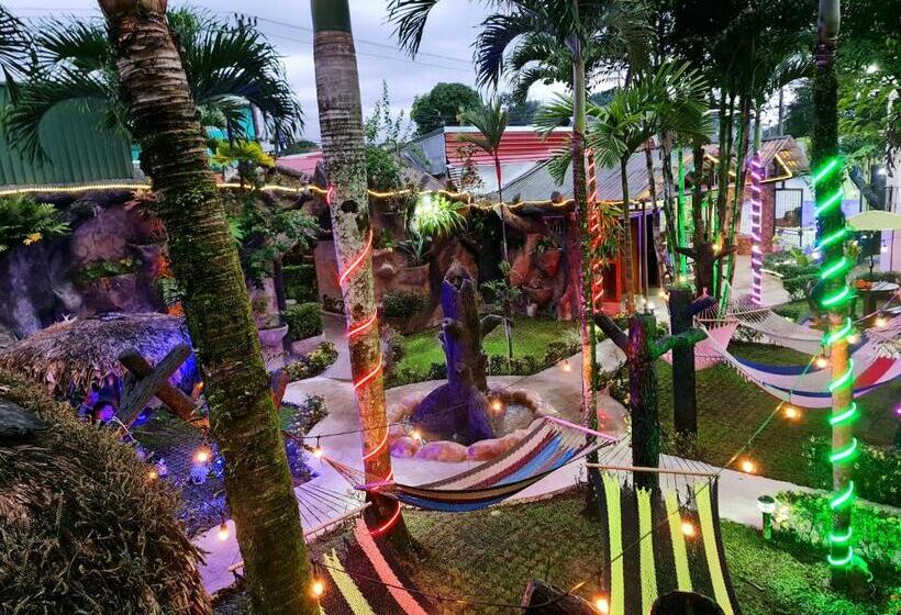 فندق Poshtel Arenal