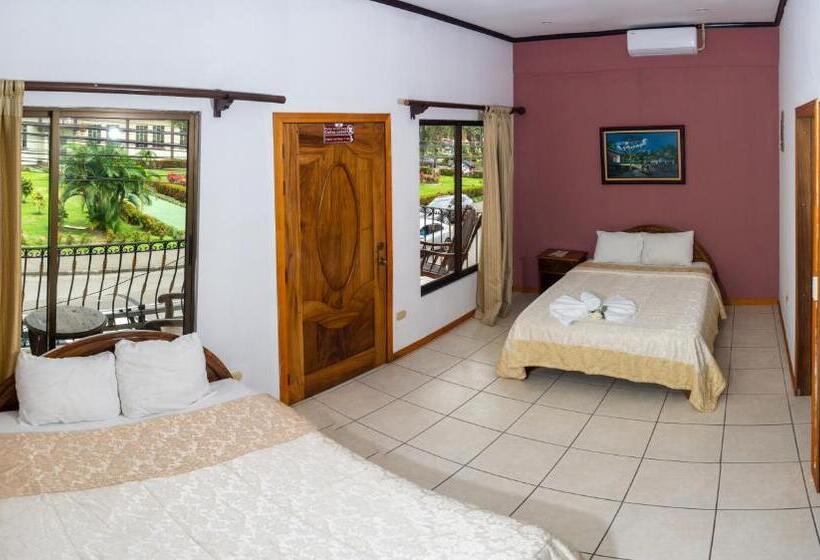 فندق Poshtel Arenal