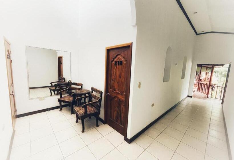 فندق Poshtel Arenal