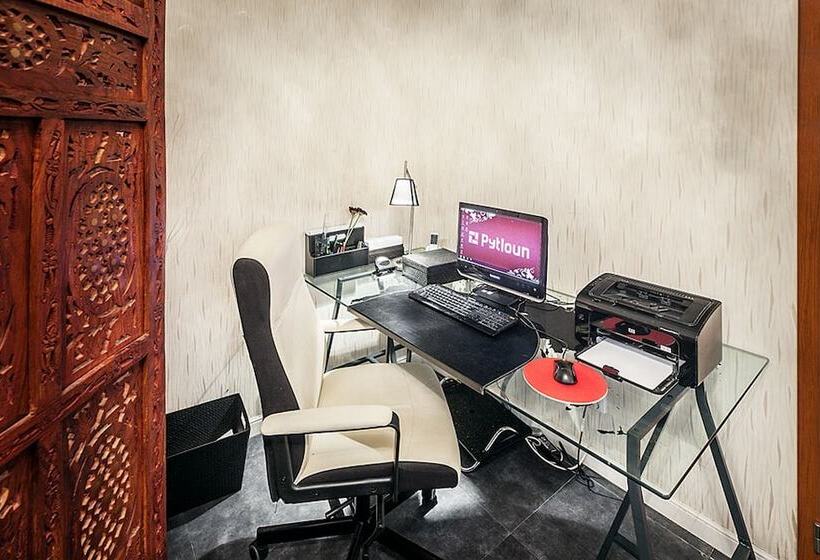 هتل Pytloun Design Self Checkin