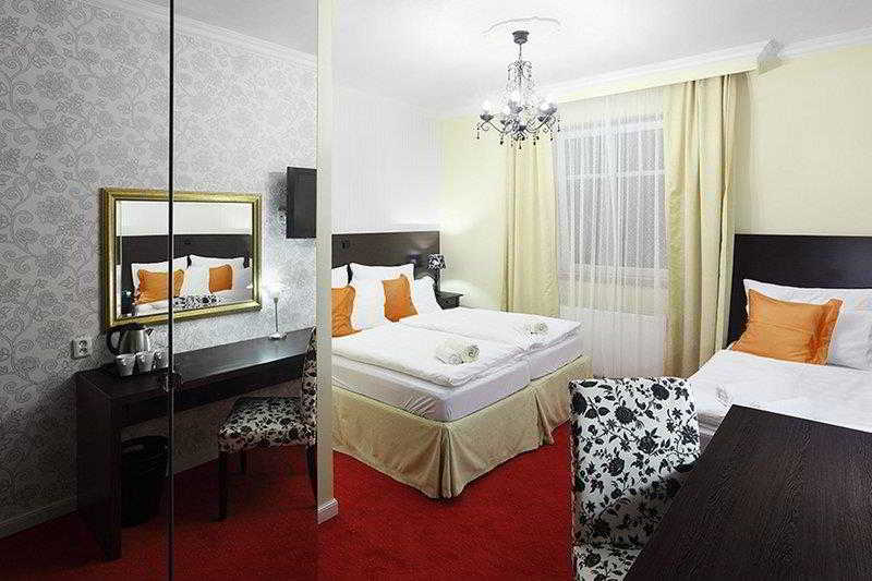 هتل Pytloun Design Self Checkin