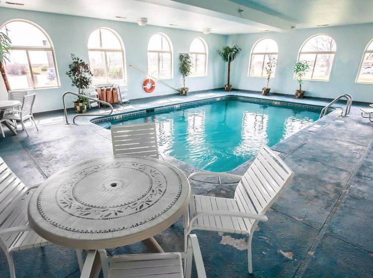 فندق Quality Inn & Suites Woodstock Near Lake Geneva