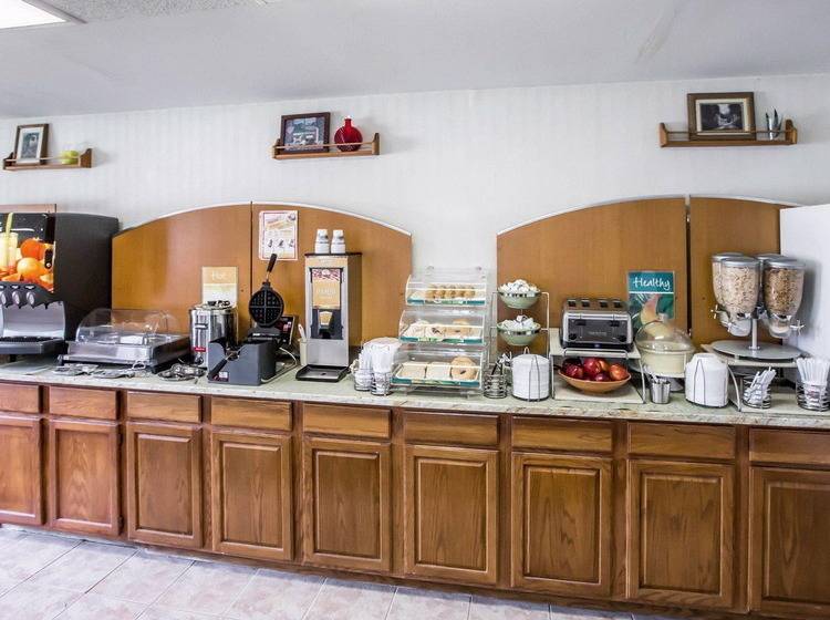 فندق Quality Inn & Suites Woodstock Near Lake Geneva