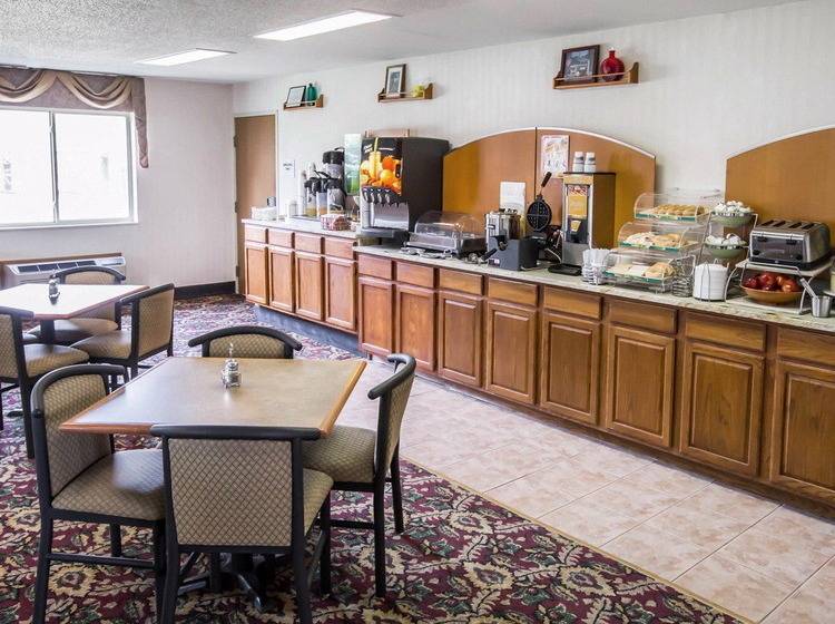 فندق Quality Inn & Suites Woodstock Near Lake Geneva