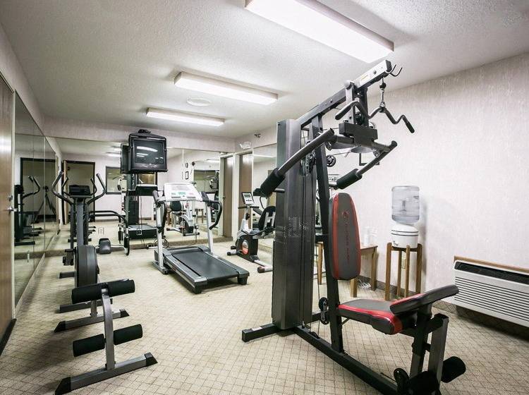 فندق Quality Inn & Suites Woodstock Near Lake Geneva