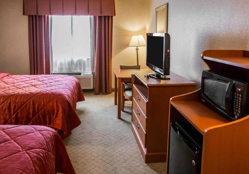 فندق Quality Inn & Suites Woodstock Near Lake Geneva
