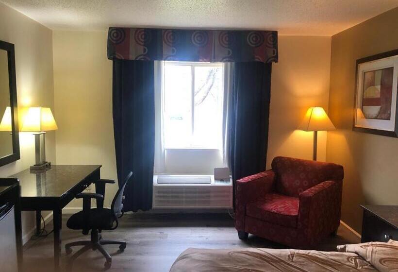 فندق Quality Inn & Suites Woodstock Near Lake Geneva