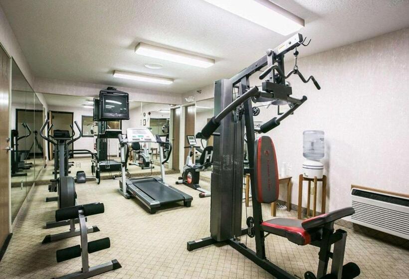 فندق Quality Inn & Suites Woodstock Near Lake Geneva