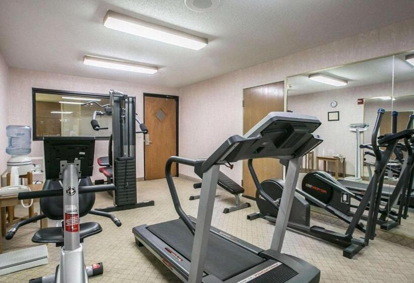 فندق Quality Inn & Suites Woodstock Near Lake Geneva