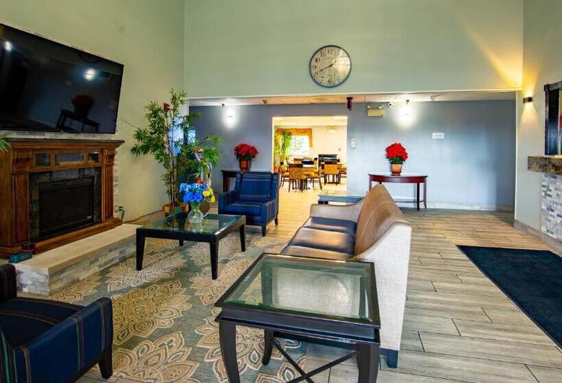 فندق Quality Inn & Suites Woodstock Near Lake Geneva