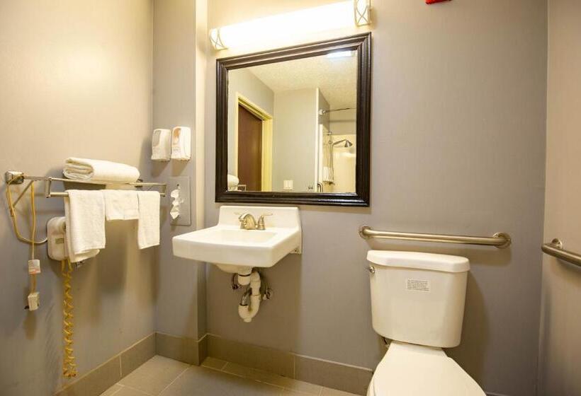 فندق Quality Inn & Suites Woodstock Near Lake Geneva