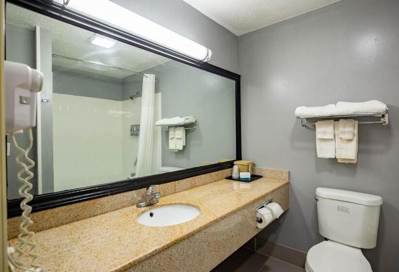 فندق Quality Inn & Suites Woodstock Near Lake Geneva