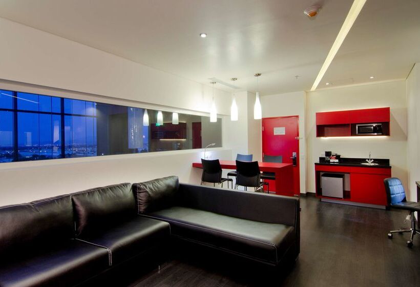 ホテル Ramada Encore By Wyndham Guadalajara Sur