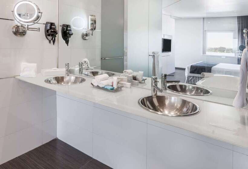 ホテル Ramada Encore By Wyndham Guadalajara Sur