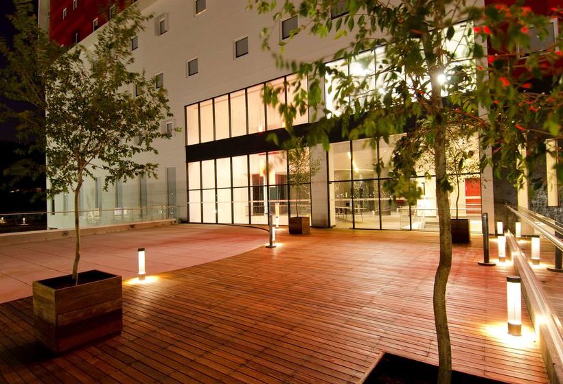 ホテル Ramada Encore By Wyndham Guadalajara Sur