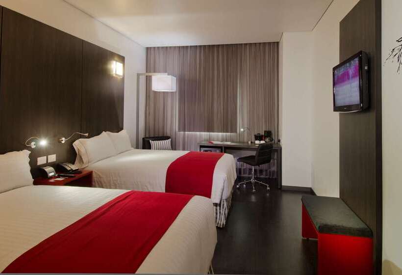 ホテル Ramada Encore By Wyndham Guadalajara Sur