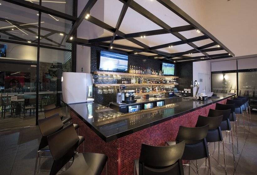 ホテル Ramada Encore By Wyndham Guadalajara Sur