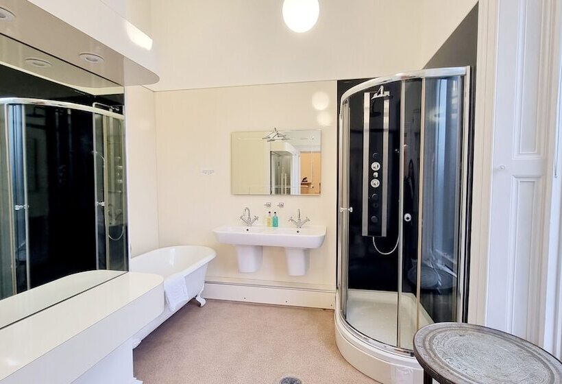 ホテル The Guards