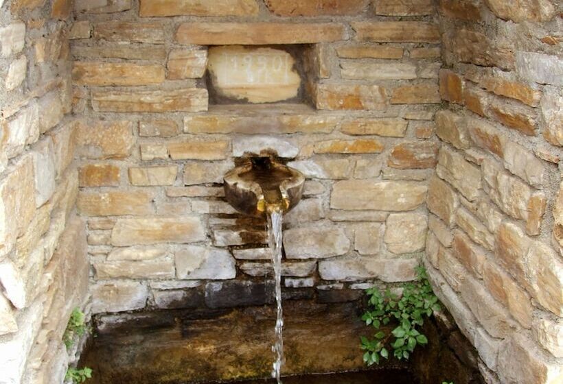 酒店 The Lotus Tree