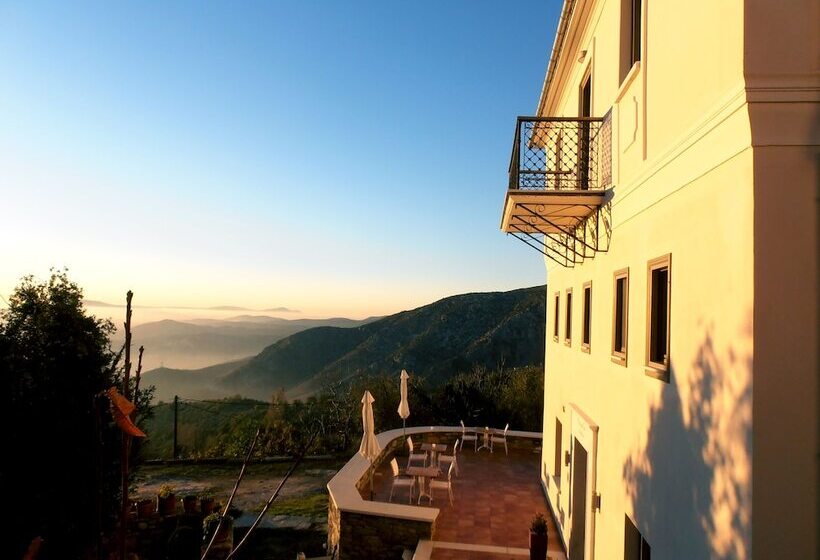 酒店 The Lotus Tree