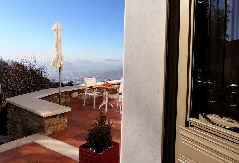 酒店 The Lotus Tree