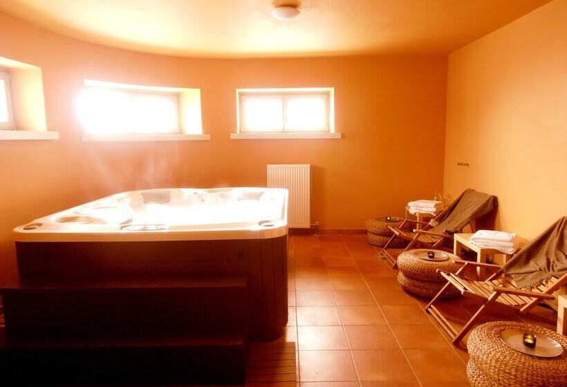 酒店 The Lotus Tree