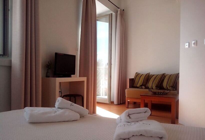 酒店 The Lotus Tree