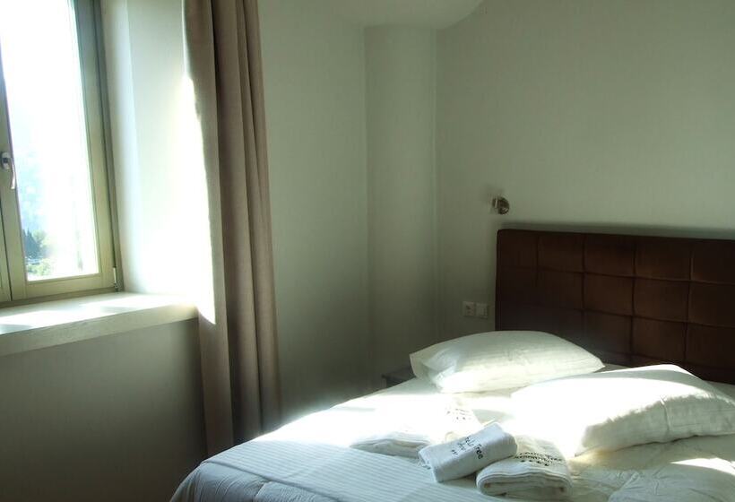 酒店 The Lotus Tree