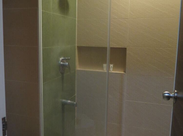 The Ritz Hotel At Garden Oases