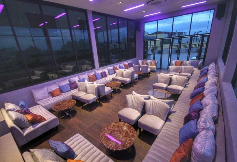 هتل The Royal Mandaya