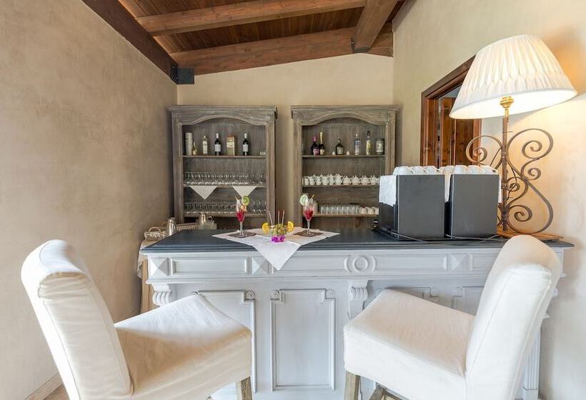 هتل Villa Calandrino