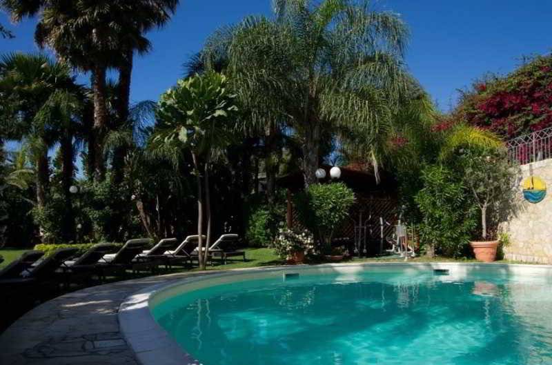 Отель Villamare