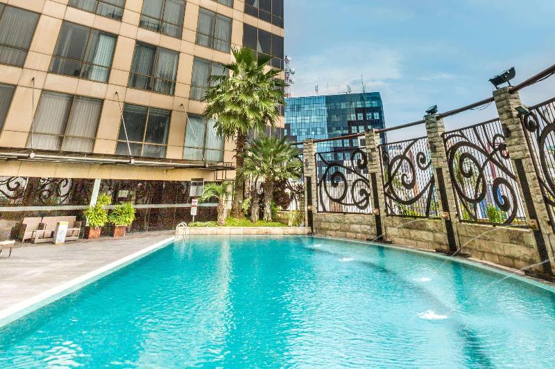 בית מלון כפרי Wyndham Surabaya