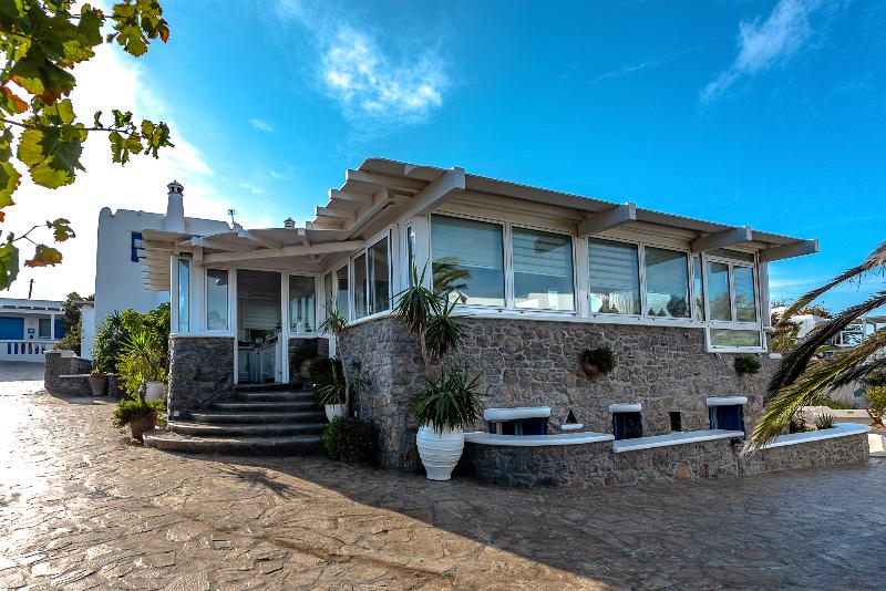 Iros Boutique Suites & Villas