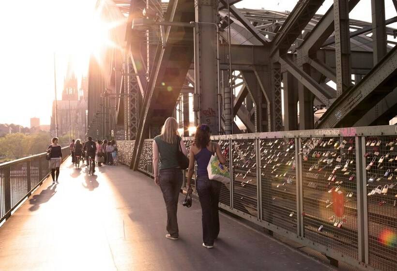 La Maison Hotel   Boardinghouse