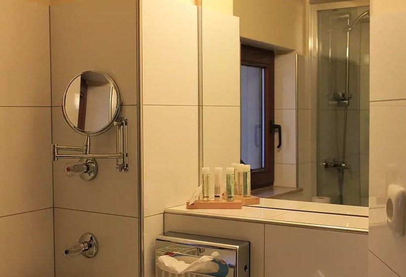 La Maison Hotel   Boardinghouse