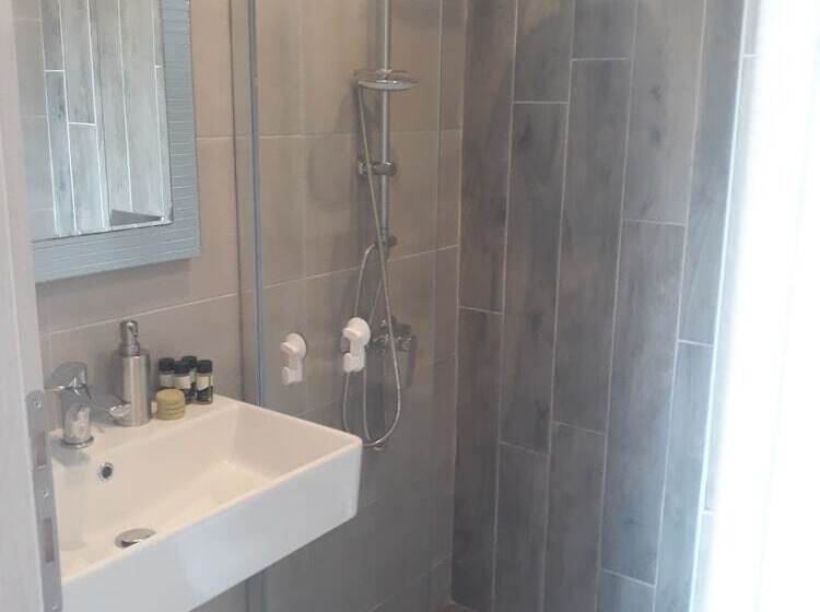 The Beach House   Apartments & Studios