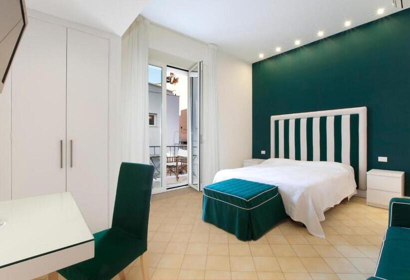 דירת נופש Sorrento Apartments One