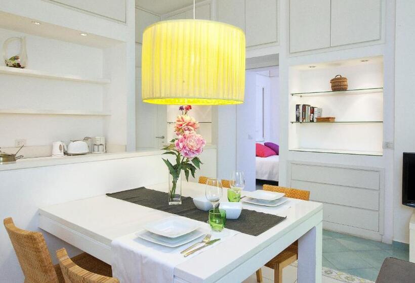 דירת נופש Sorrento Apartments One