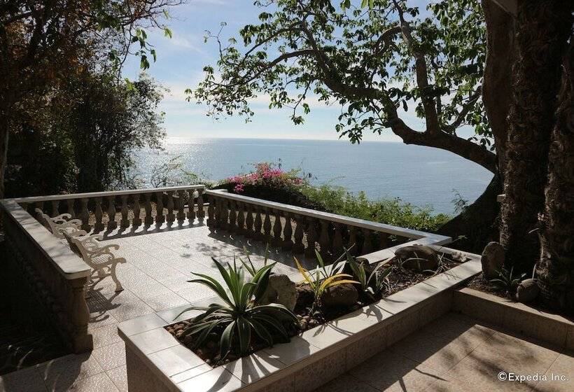 בית מלון כפרי Antulang Beach Resort