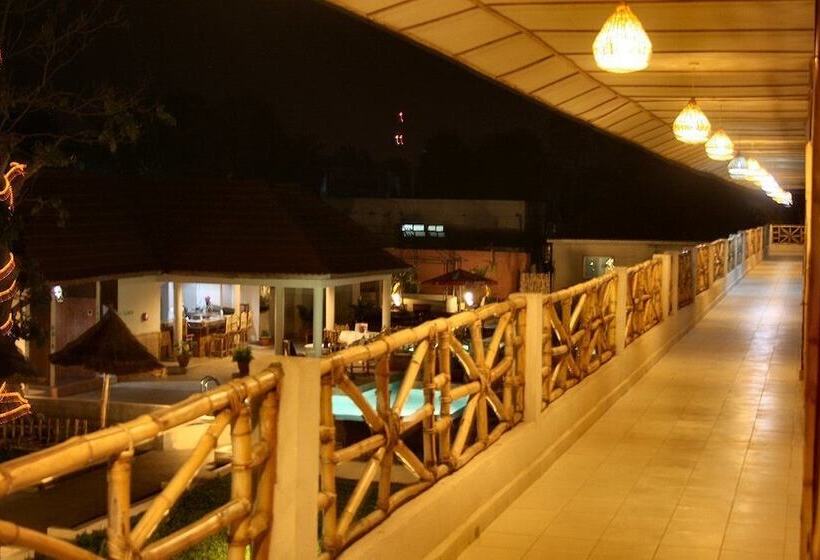 هتل Bamboo Garden